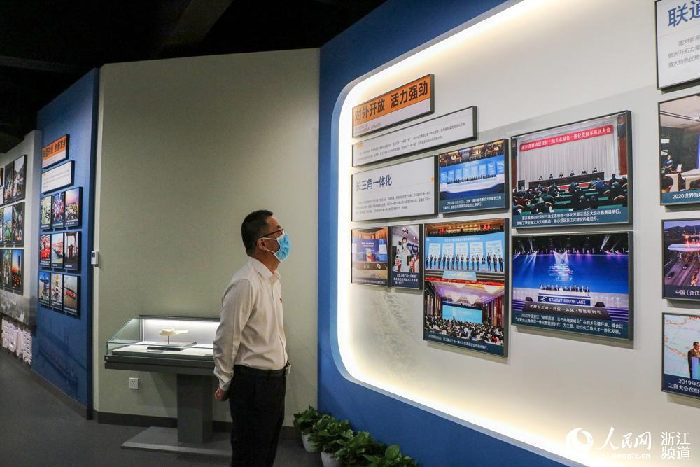 չ[ͨ^һӵĮչʾ˰ˑԡo㽭hӰW ~eÔz