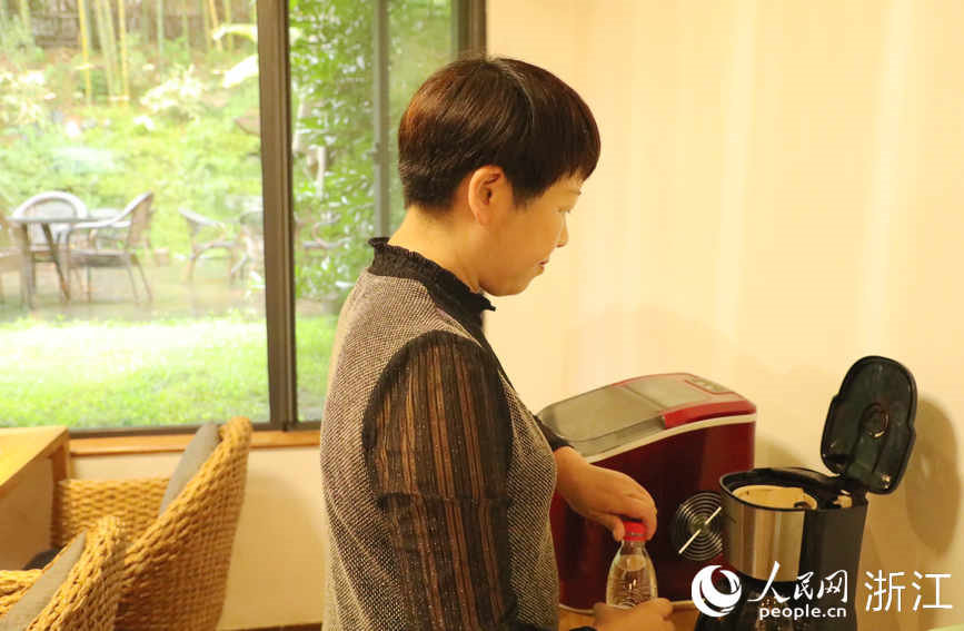 rYҹǰ{Ӷĵ؞һؿW z