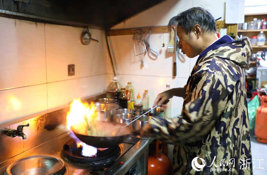 ϕrտǰAcĲˆΜʂW z