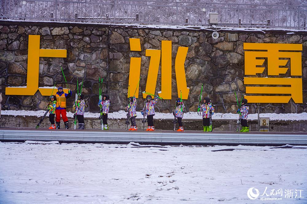 ںݰϲԭ^һe_8fƽ׵⻬ѩɗlѩһlмѩW z