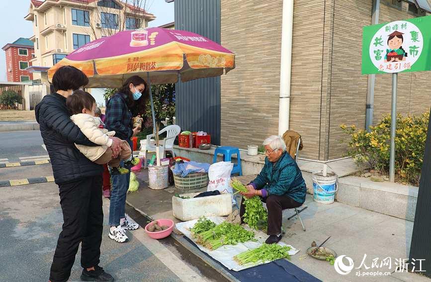 ġСʮ֟[°I˵˽j[^W z