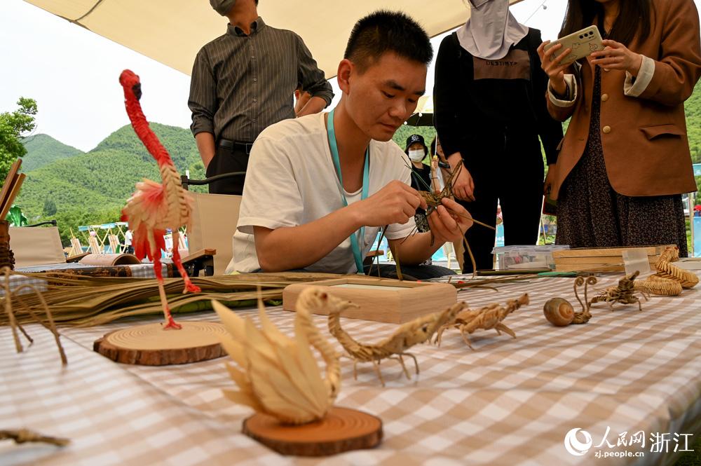 ���z�ֹ���ˇ�ؾ�������W �~�e�Ôz