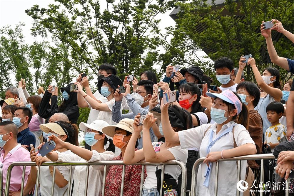 ן^ِȺ鲻pW ~eÔz