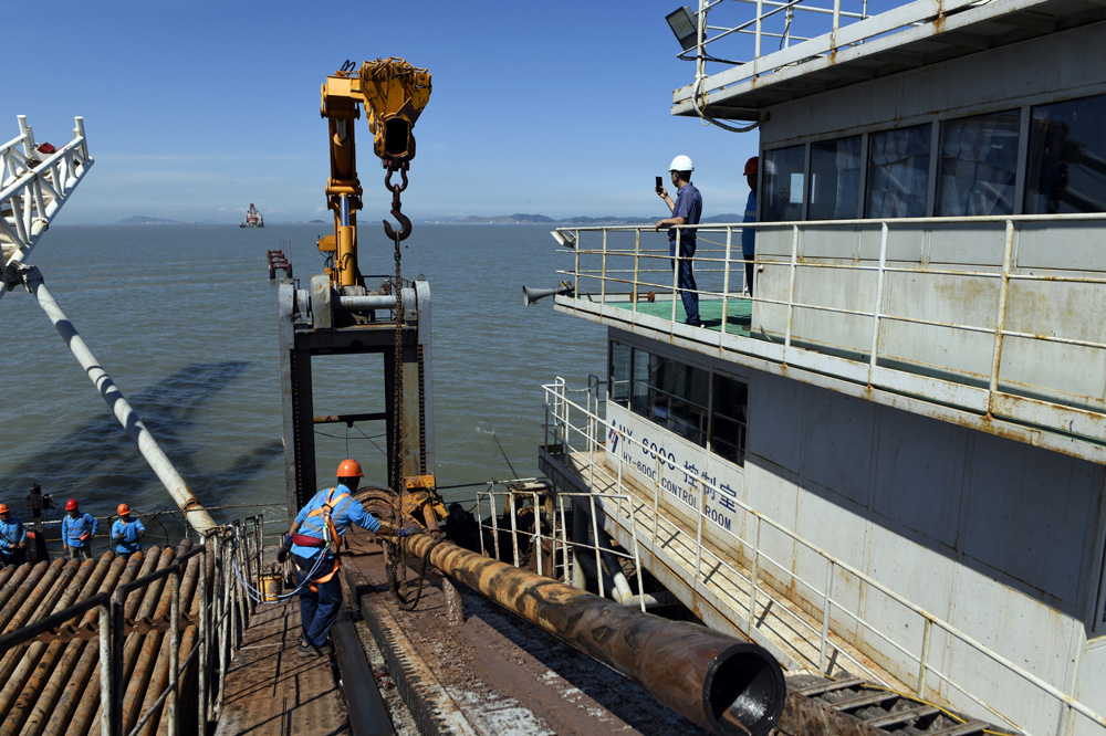 浙石油黃澤山至魚山原油管道海對海定向鉆穿越。朱將云攝