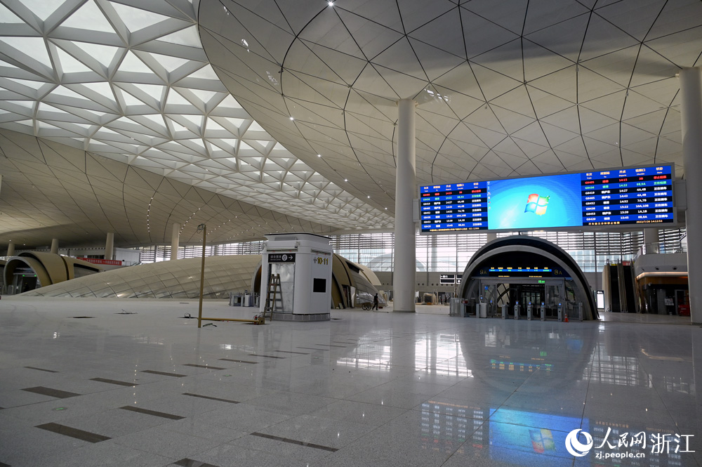 西站樞紐站場規模11臺20線，旨在打造長三角南翼的樞紐中心。人民網 葉賓得攝