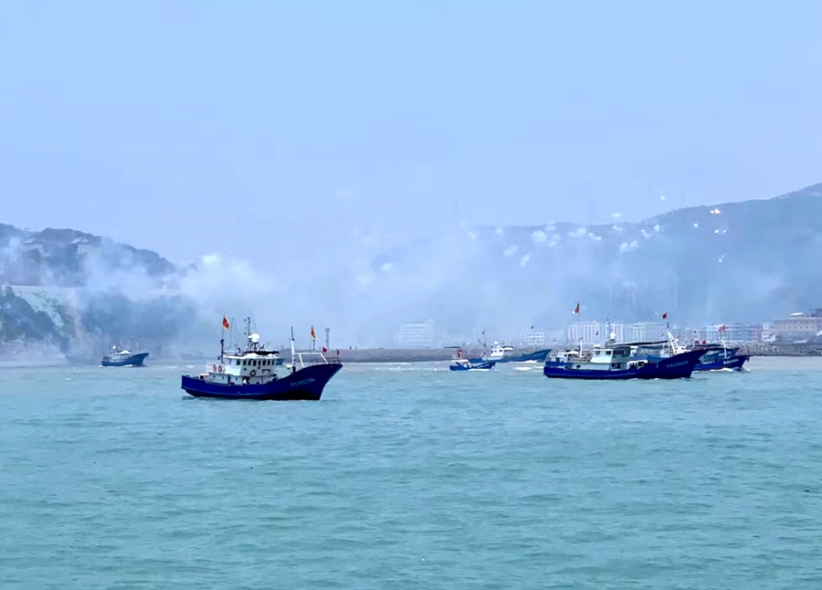 漁船揚帆競發。付來恩攝