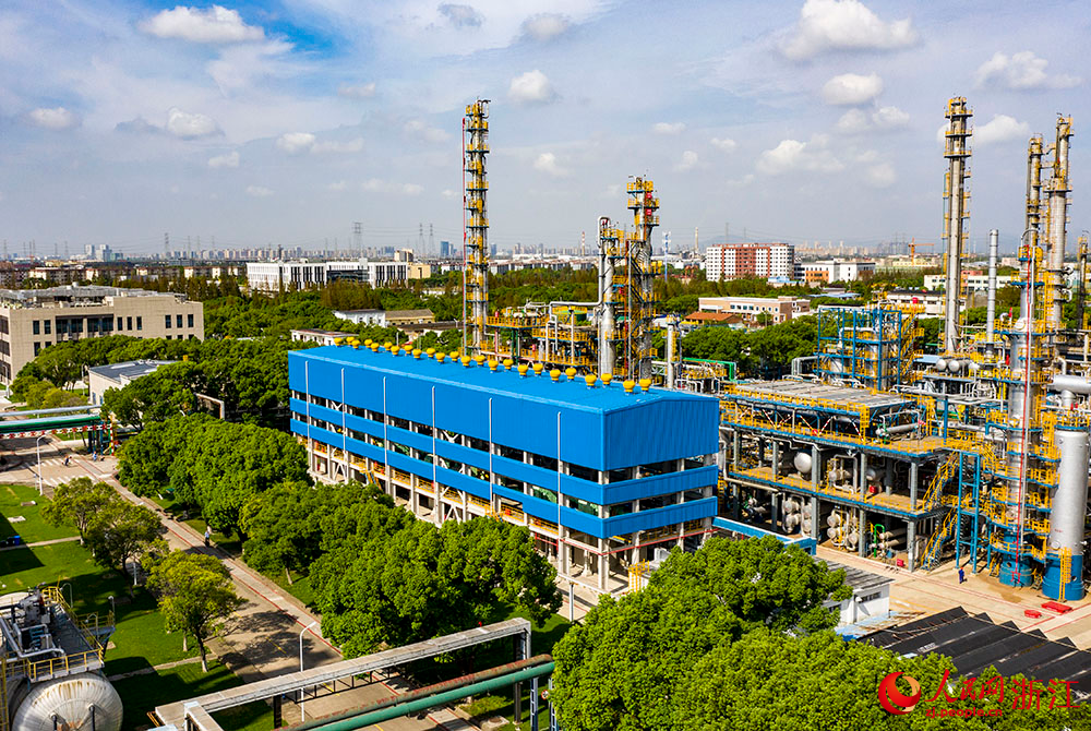 9月22日，空中俯瞰中國石化鎮海煉化首套生物航煤工業裝置。人民網 章勇濤攝