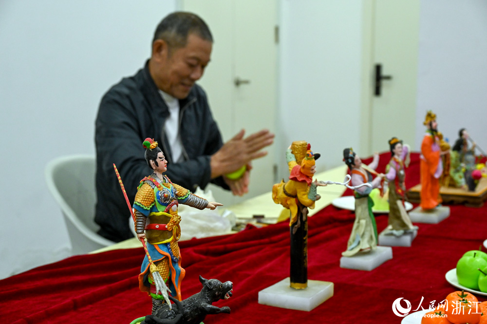 惟妙惟肖的米塑。人民網 葉賓得攝