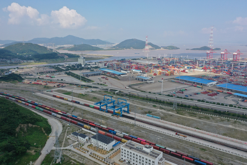 圖為寧波舟山港。上海鐵路部門供圖