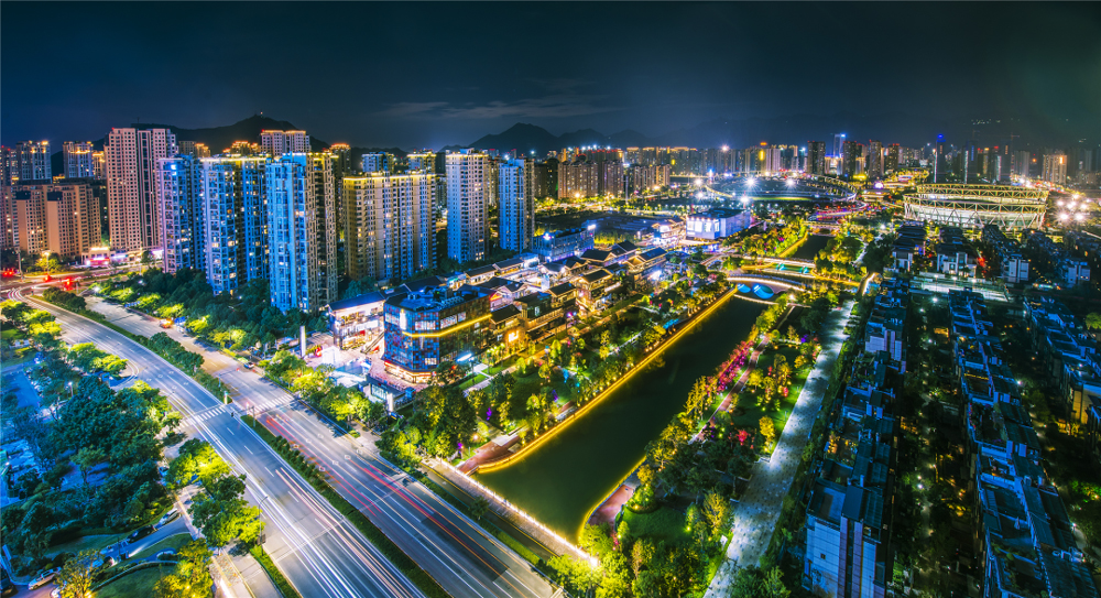 樂清城萬家燈火，流光溢彩。陳祥知攝