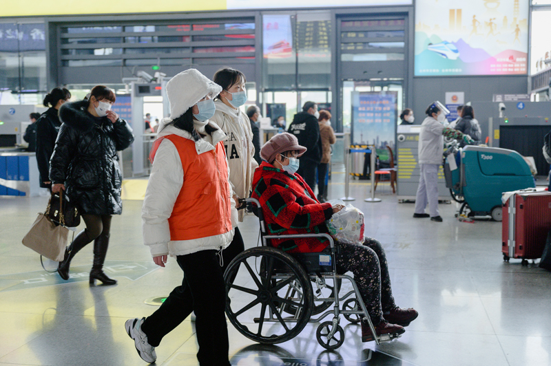 志愿者開展春運志愿服務活動。姚秀敏攝