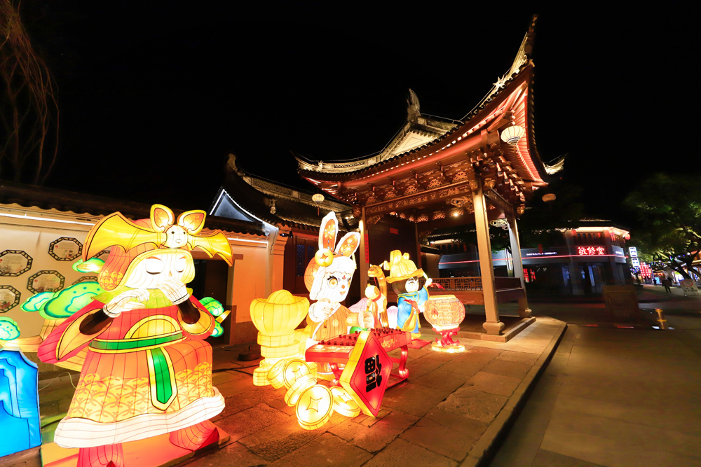 為期一個月的“城慈納萬?！睂毑責魰瘸?023癸卯年新春燈會正式啟幕。慈城鎮供圖