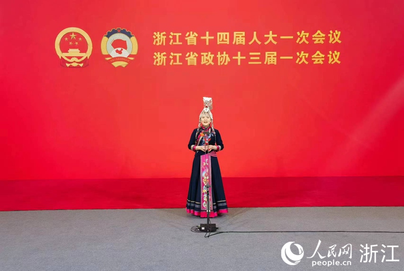 麗水市畬鳳非遺工坊主理人、畬鳳民族服飾展示館館長蘭金美。人民網 張帆攝