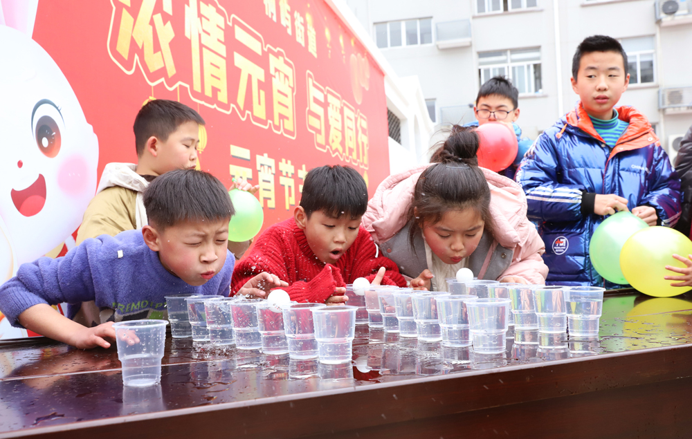 孩子們進行趣味小游戲。桐嶼街道供圖