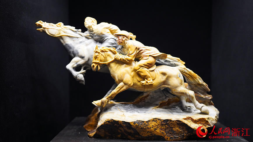 錢高潮創作的亞運主題石雕。?人民網記者 郭揚攝