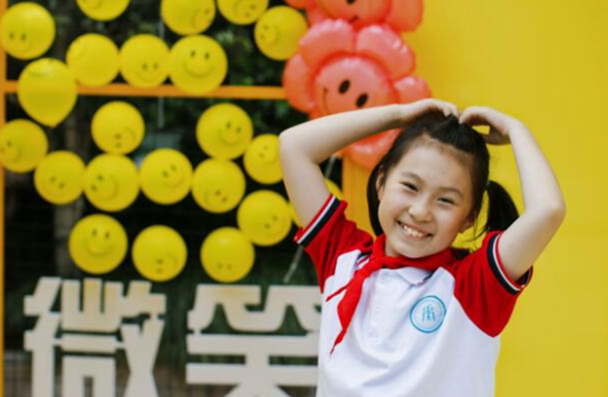 一張張笑臉，拉近心與心的距離。上城區委宣傳部供圖