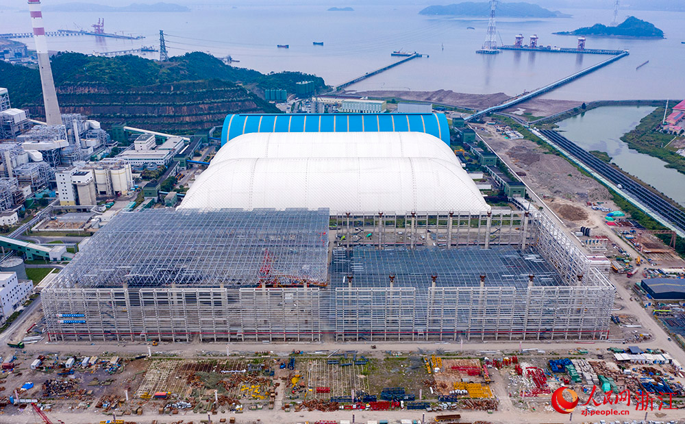 空中俯瞰浙江二建承建的浙能樂清電廠三期主廠房。人民網 章勇濤攝