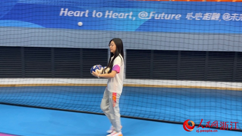 趙眉日常工作。人民網 秦銘澤攝