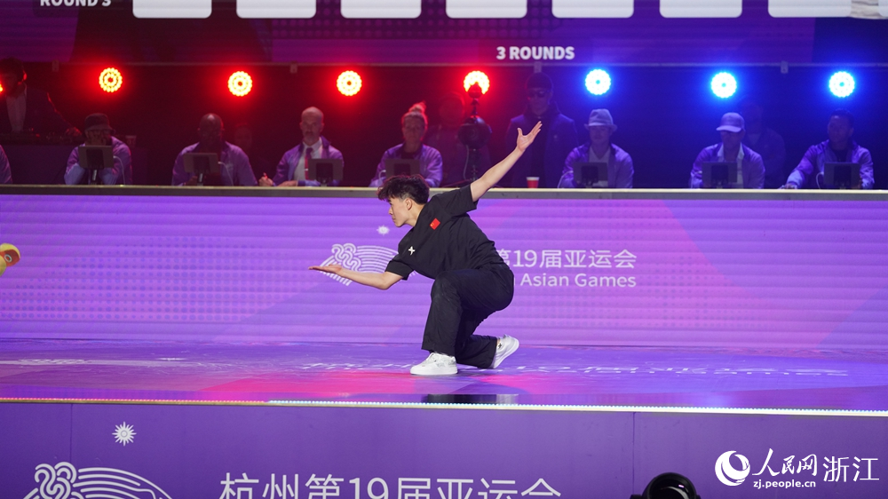 亓祥宇在比賽中融入了中國功夫元素。人民網 陳陸洵攝