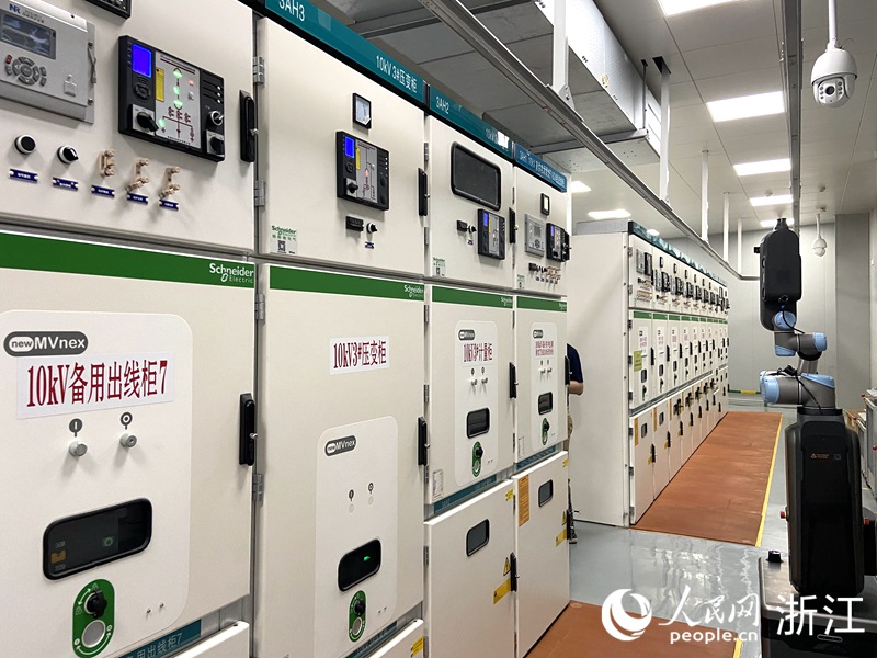 數字孿生配電房內部。人民網 方彭依夢攝