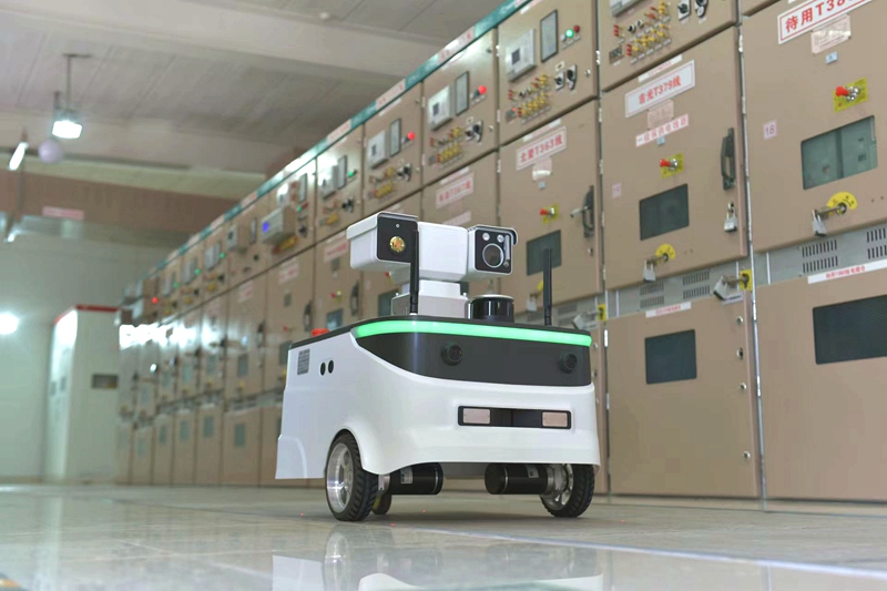 配電房內的智能巡檢機器人正在工作。國網桐鄉市供電公司供圖