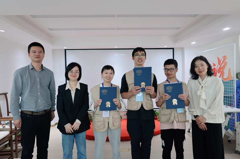 三位“心青年”正式成為社區志愿者。湖濱街道供圖