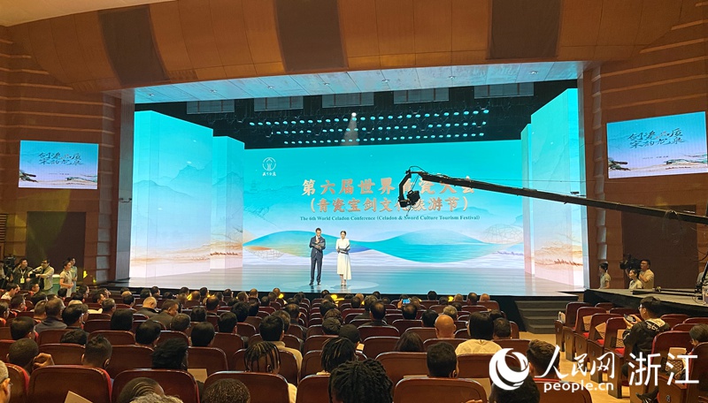 10月30日，第六屆世界青瓷大會在浙江龍泉開幕。人民網 方彭依夢攝