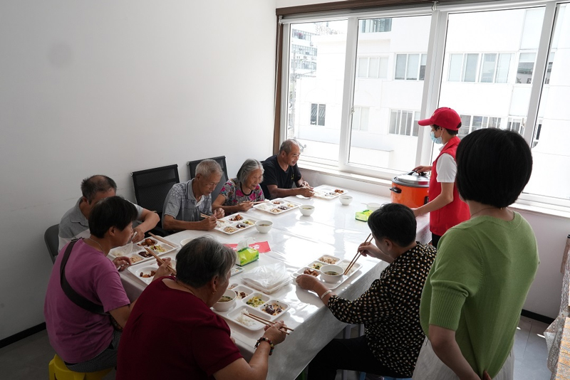 老人在家門口就能吃上熱乎飯菜。遂昌縣委宣傳部供圖