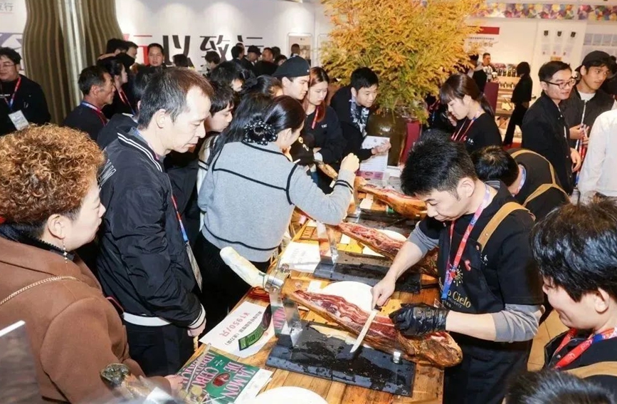 僑博會成為青田推進“地瓜經濟”提能升級“一號開放工程”的重要載體。青田僑鄉進口商品城供圖