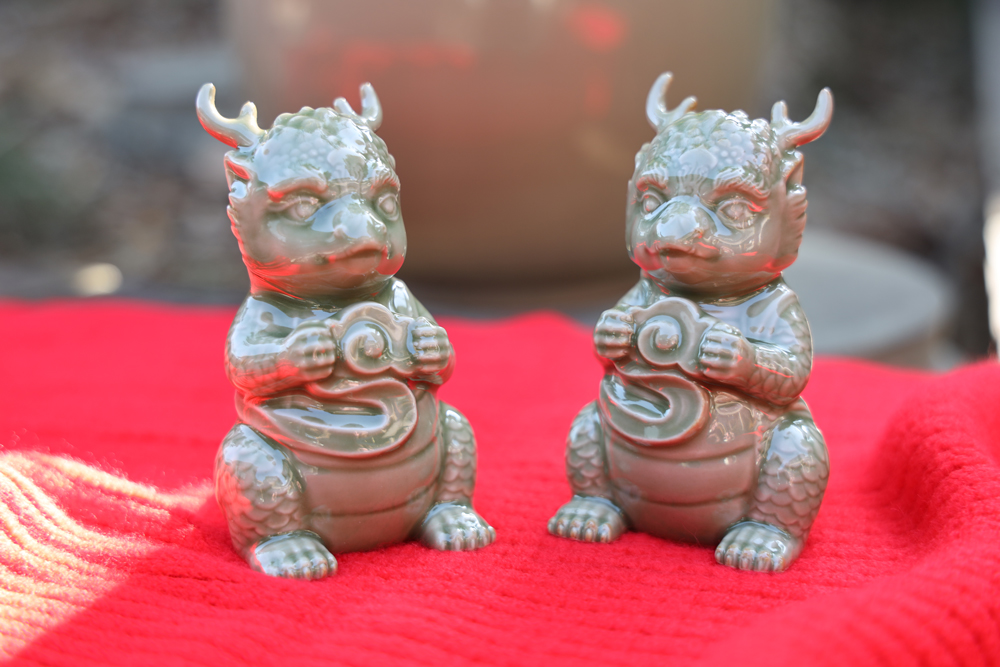 憨態可掬的青瓷版“小龍人”。受訪者供圖