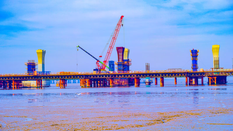 圖為杭甬復線寧波一期項目濱?；ネㄤ摋虼罱ìF場。呂奎元攝