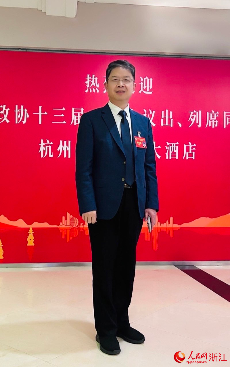 浙江省政協醫藥衛生界別組組長、杭州醫學院黨委書記徐潤龍。人民網 秦銘澤攝