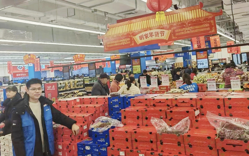 明康匯倉儲超市里，車厘子被放在最顯眼的位置。受訪者供圖