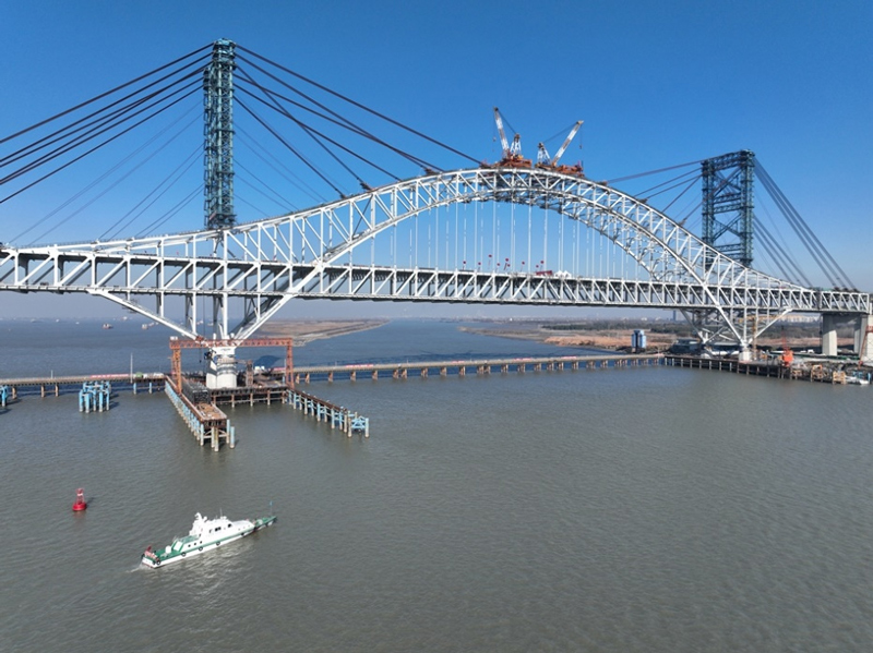 常泰長江大橋天星洲專用航道橋合龍。林飛攝