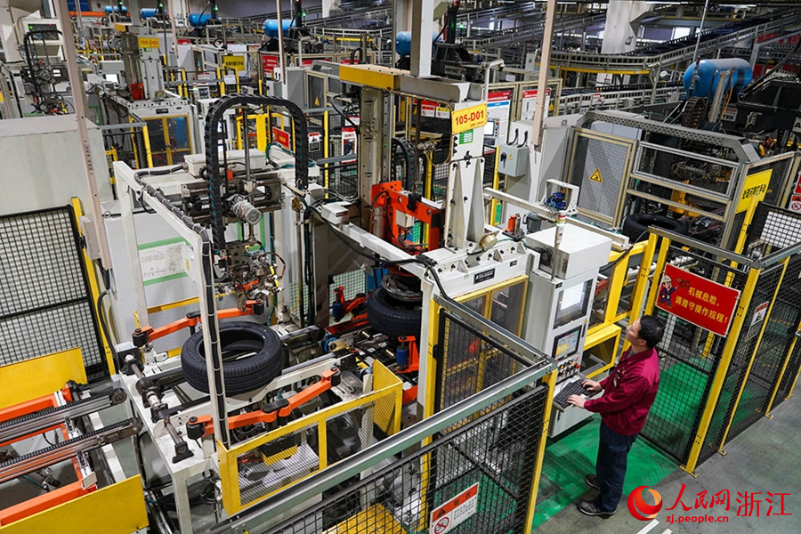 杭州市錢塘區企業智能制造車間。人民網 章勇濤攝