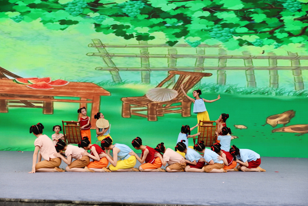 溫州瑞安高樓鎮第20屆楊梅文化旅游季在大京村紅梅廣場正式開幕。瑞安市委宣傳部供圖