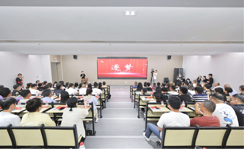 7月10日，《之江音樂黨課》“逐夢”在嘉興市秀洲區委黨校報告廳上演。王祥鴻攝