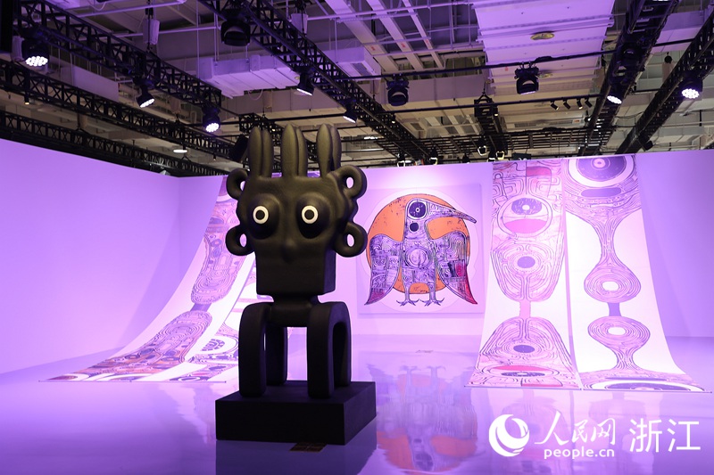 數字藝術讓古老圖騰躍然眼前。人民網 方彭依夢攝