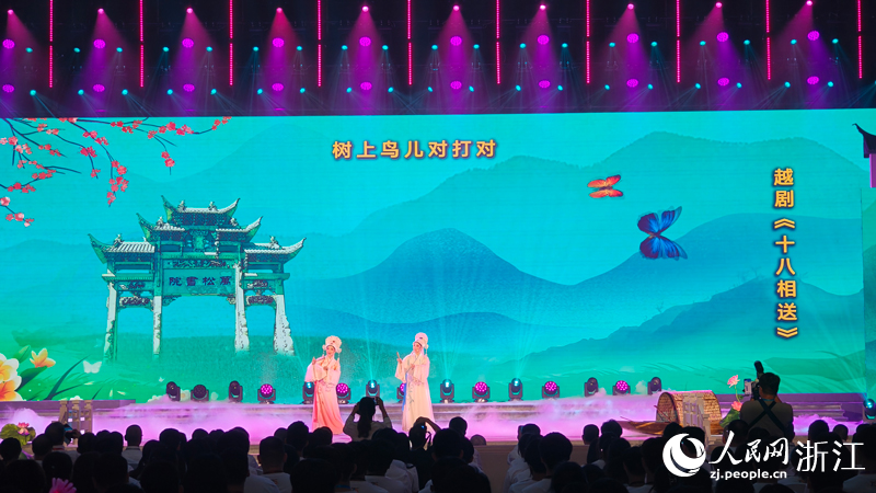 越劇遇見粵劇——《十八相送》演出。人民網 劉欣蔚攝