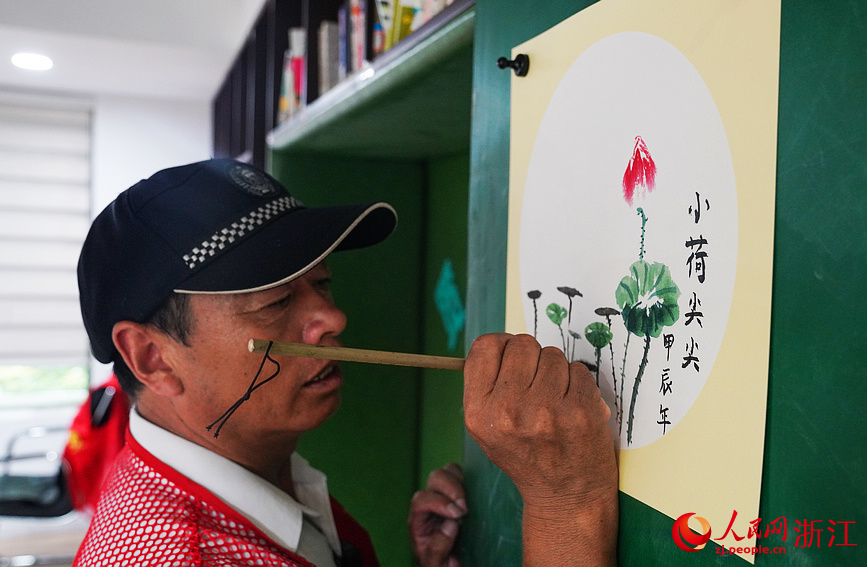 “小小荷尖”。人民網記者 郭揚攝