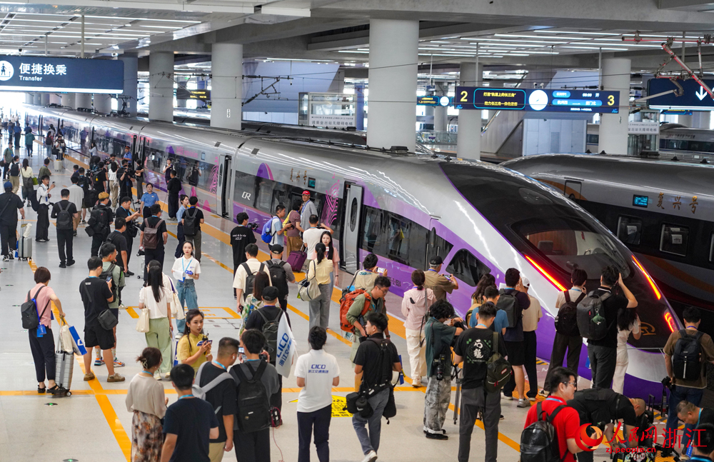 9月6日上午9時許，杭溫高鐵正式開通運營。人民網 章勇濤攝