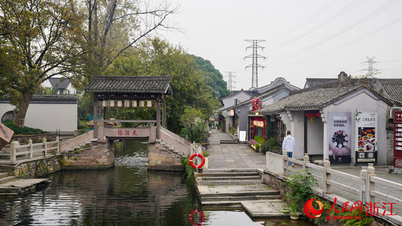 灣底村的西江古村。人民網記者 郭揚攝