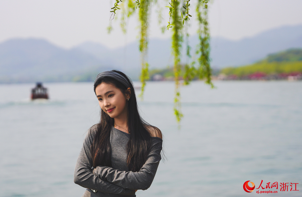 游客駐足拍照。人民網記者 郭揚攝