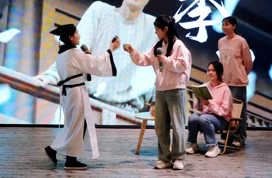 各領域學習小組為家長和孩子帶來了觀賞性極強的表演。主辦方供圖