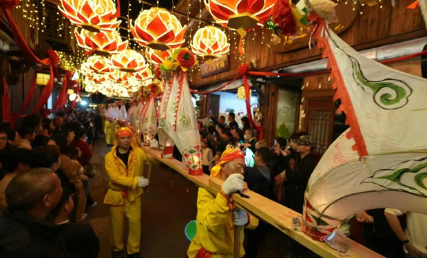 板凳龍游長街，十里長街“龍抬頭”！