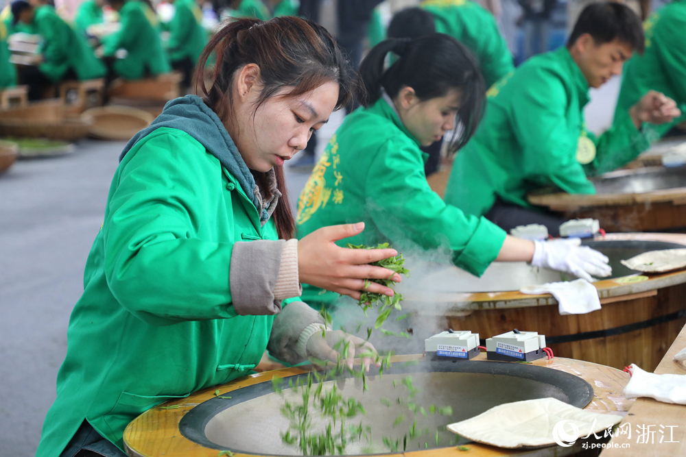 本次大賽以“薪火試新茶”為主題。人民網 方彭依夢攝