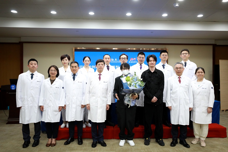 呂建忠出院現場。浙大二院供圖