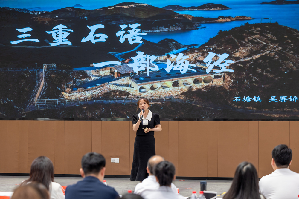 石塘鎮宣講員正在宣講。徐偉杰攝