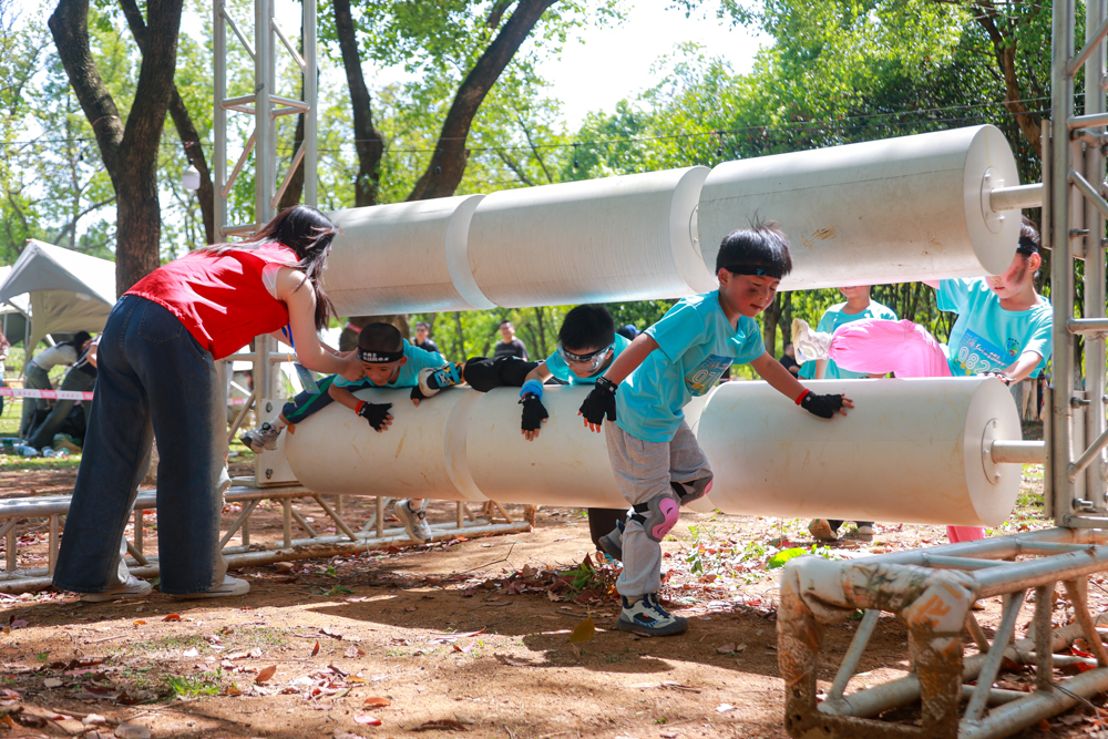 孩子們參加戶外悅野挑戰賽。主辦方供圖