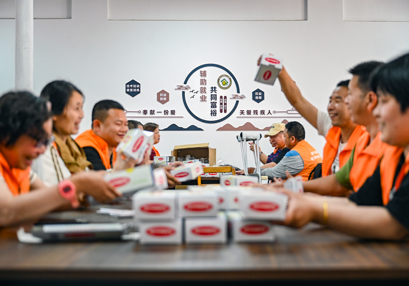 來料加工現場。吳潮宏攝